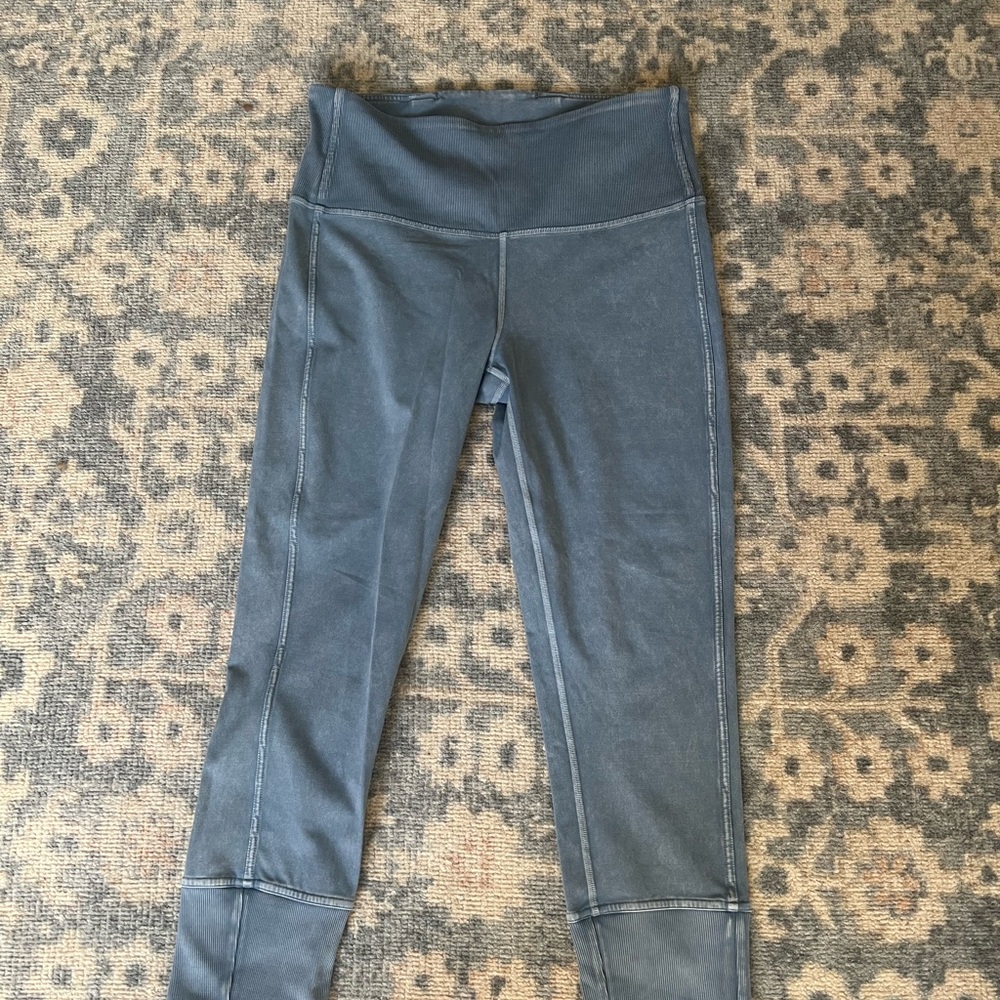 Vintage Lululemon leggings. Excellent condition